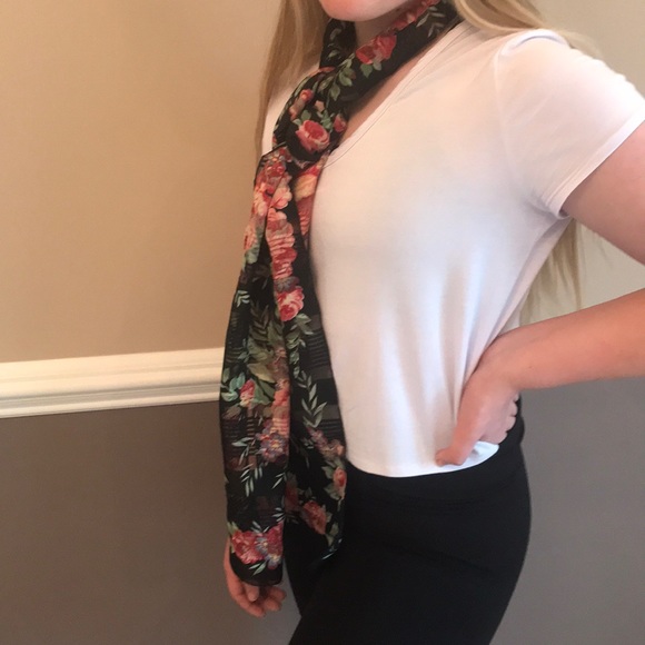 🌺🌸Gorgeous Federico Porta Italian Scarf🌸🌺 - Picture 3 of 5